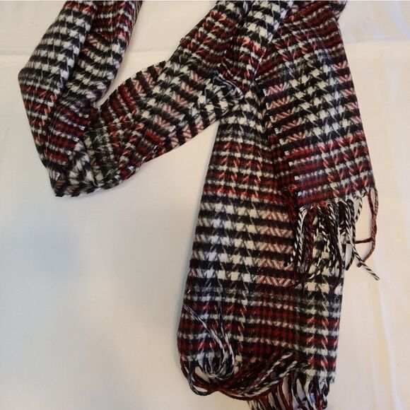 Preston of York plaid scarf, made in Germany, soft acrylic red, black, w… - Picture 3 of 4